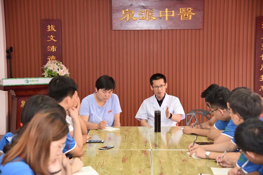 根据李亮提出的中医学"大传承"理论,在校领导和学院领导,教师的支持下