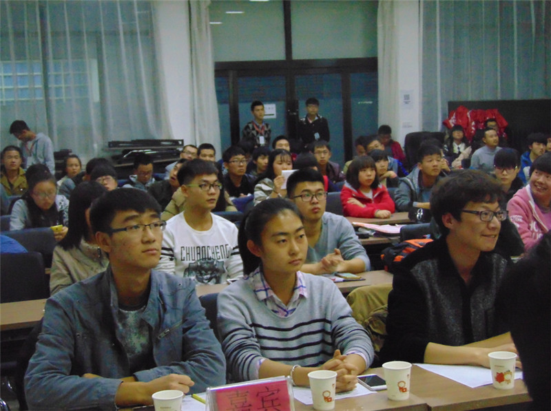 （图）物电学院第四届新生辩论赛圆满落幕